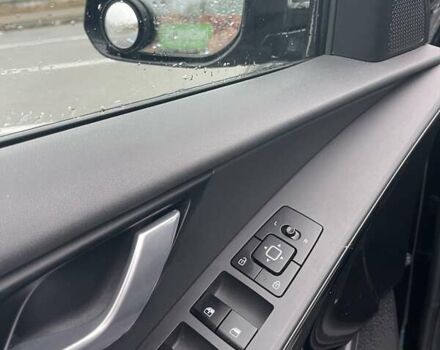 Черный Киа Niro, объемом двигателя 0 л и пробегом 70 тыс. км за 21500 $, фото 4 на Automoto.ua