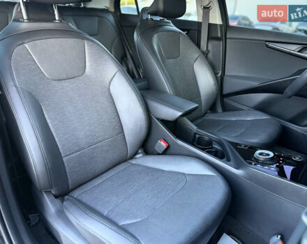 Чорний Кіа Niro, об'ємом двигуна 0 л та пробігом 63 тис. км за 28500 $, фото 71 на Automoto.ua