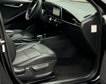Чорний Кіа Niro, об'ємом двигуна 0 л та пробігом 80 тис. км за 23500 $, фото 48 на Automoto.ua