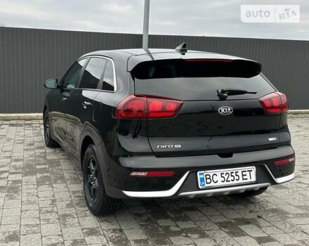 Чорний Кіа Niro, об'ємом двигуна 1.58 л та пробігом 127 тис. км за 15700 $, фото 1 на Automoto.ua