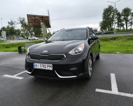 Чорний Кіа Niro, об'ємом двигуна 1.6 л та пробігом 93 тис. км за 391 $, фото 1 на Automoto.ua
