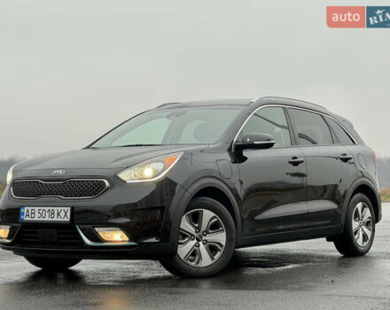 Чорний Кіа Niro, об'ємом двигуна 1.6 л та пробігом 98 тис. км за 18999 $, фото 1 на Automoto.ua