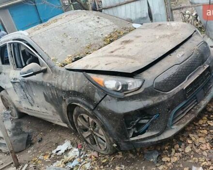 Чорний Кіа Niro, об'ємом двигуна 0 л та пробігом 130 тис. км за 7500 $, фото 1 на Automoto.ua