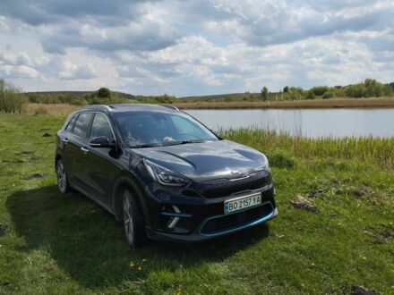 Чорний Кіа Niro, об'ємом двигуна 0 л та пробігом 154 тис. км за 22000 $, фото 1 на Automoto.ua