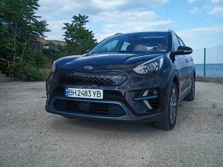 Черный Киа Niro, объемом двигателя 0 л и пробегом 186 тыс. км за 20000 $, фото 1 на Automoto.ua
