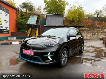 Черный Киа Niro, объемом двигателя 64 л и пробегом 85 тыс. км за 19500 $, фото 1 на Automoto.ua