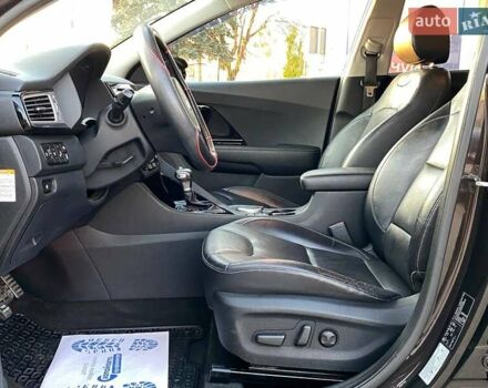 Коричневий Кіа Niro, об'ємом двигуна 1.58 л та пробігом 150 тис. км за 16500 $, фото 10 на Automoto.ua