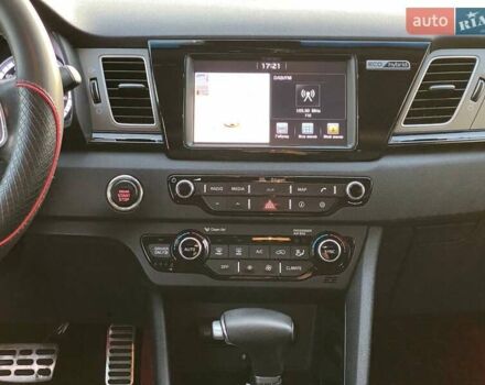 Коричневий Кіа Niro, об'ємом двигуна 1.58 л та пробігом 150 тис. км за 16500 $, фото 19 на Automoto.ua