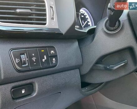 Коричневий Кіа Niro, об'ємом двигуна 1.58 л та пробігом 150 тис. км за 16500 $, фото 12 на Automoto.ua