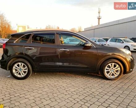 Коричневий Кіа Niro, об'ємом двигуна 1.58 л та пробігом 150 тис. км за 16500 $, фото 4 на Automoto.ua
