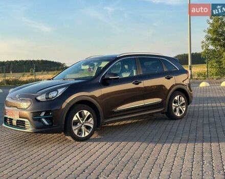 Коричневий Кіа Niro, об'ємом двигуна 0 л та пробігом 135 тис. км за 15999 $, фото 3 на Automoto.ua