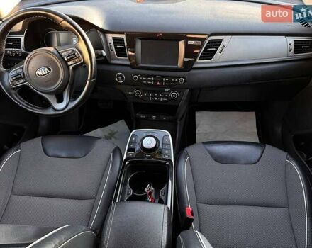 Коричневий Кіа Niro, об'ємом двигуна 0 л та пробігом 135 тис. км за 15999 $, фото 37 на Automoto.ua