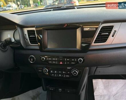 Коричневий Кіа Niro, об'ємом двигуна 0 л та пробігом 135 тис. км за 15999 $, фото 39 на Automoto.ua