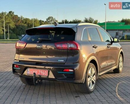 Коричневий Кіа Niro, об'ємом двигуна 0 л та пробігом 135 тис. км за 15999 $, фото 7 на Automoto.ua