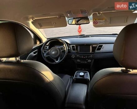 Коричневий Кіа Niro, об'ємом двигуна 0 л та пробігом 135 тис. км за 15999 $, фото 35 на Automoto.ua
