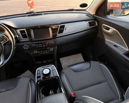 Коричневий Кіа Niro, об'ємом двигуна 0 л та пробігом 135 тис. км за 15999 $, фото 34 на Automoto.ua