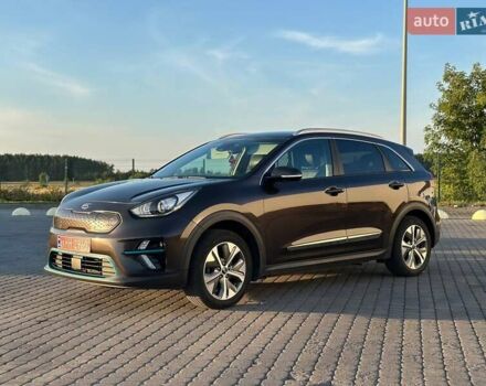 Коричневий Кіа Niro, об'ємом двигуна 0 л та пробігом 135 тис. км за 15999 $, фото 12 на Automoto.ua