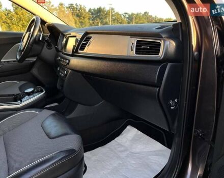 Коричневий Кіа Niro, об'ємом двигуна 0 л та пробігом 135 тис. км за 15999 $, фото 32 на Automoto.ua