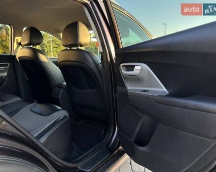 Коричневий Кіа Niro, об'ємом двигуна 0 л та пробігом 135 тис. км за 15999 $, фото 33 на Automoto.ua