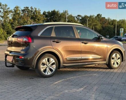 Коричневий Кіа Niro, об'ємом двигуна 0 л та пробігом 135 тис. км за 15999 $, фото 20 на Automoto.ua
