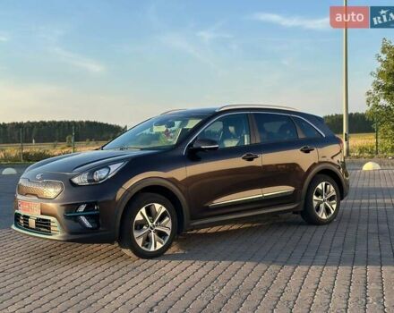 Коричневий Кіа Niro, об'ємом двигуна 0 л та пробігом 135 тис. км за 15999 $, фото 2 на Automoto.ua