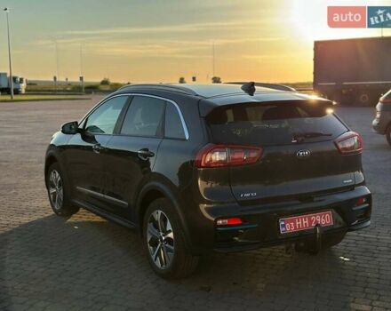 Коричневий Кіа Niro, об'ємом двигуна 0 л та пробігом 135 тис. км за 15999 $, фото 8 на Automoto.ua