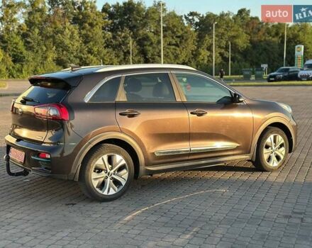 Коричневий Кіа Niro, об'ємом двигуна 0 л та пробігом 135 тис. км за 15999 $, фото 21 на Automoto.ua