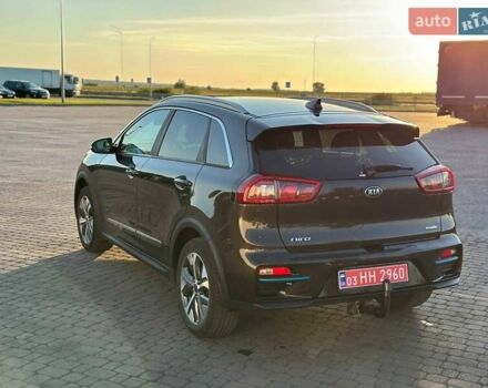 Коричневий Кіа Niro, об'ємом двигуна 0 л та пробігом 135 тис. км за 15999 $, фото 6 на Automoto.ua