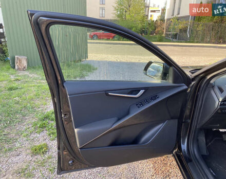 Коричневый Киа Niro, объемом двигателя 0 л и пробегом 25 тыс. км за 12900 $, фото 4 на Automoto.ua