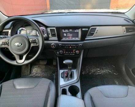 Красный Киа Niro, объемом двигателя 1.6 л и пробегом 168 тыс. км за 13900 $, фото 13 на Automoto.ua