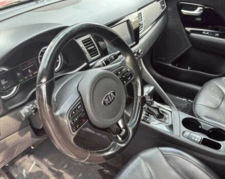 Красный Киа Niro, объемом двигателя 1.6 л и пробегом 50 тыс. км за 18000 $, фото 7 на Automoto.ua