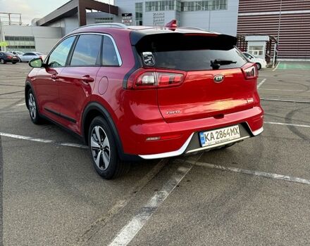 Красный Киа Niro, объемом двигателя 1.6 л и пробегом 132 тыс. км за 15300 $, фото 2 на Automoto.ua