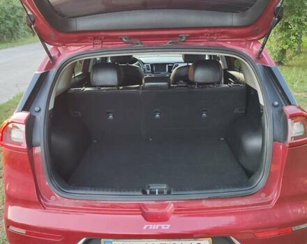 Червоний Кіа Niro, об'ємом двигуна 1.58 л та пробігом 238 тис. км за 13000 $, фото 6 на Automoto.ua