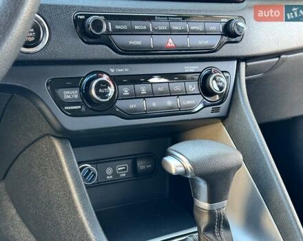 Красный Киа Niro, объемом двигателя 1.59 л и пробегом 115 тыс. км за 16900 $, фото 31 на Automoto.ua