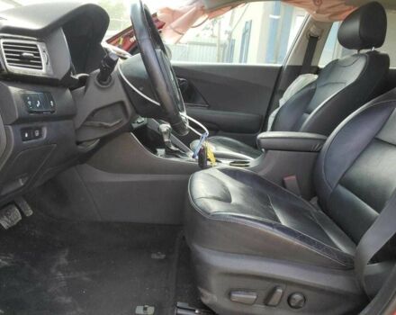 Красный Киа Niro, объемом двигателя 1.6 л и пробегом 75 тыс. км за 3800 $, фото 10 на Automoto.ua