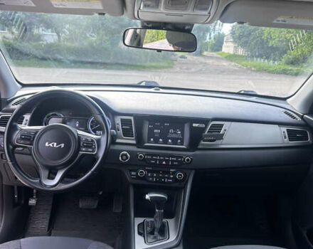 Червоний Кіа Niro, об'ємом двигуна 1.58 л та пробігом 88 тис. км за 14500 $, фото 6 на Automoto.ua