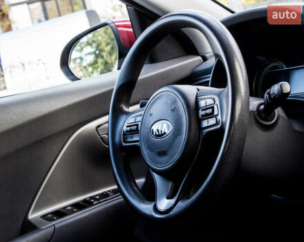Красный Киа Niro, объемом двигателя 1.58 л и пробегом 56 тыс. км за 14500 $, фото 24 на Automoto.ua