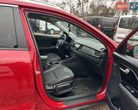 Красный Киа Niro, объемом двигателя 1.58 л и пробегом 190 тыс. км за 13000 $, фото 30 на Automoto.ua