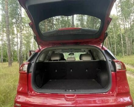 Червоний Кіа Niro, об'ємом двигуна 1.58 л та пробігом 94 тис. км за 17400 $, фото 12 на Automoto.ua