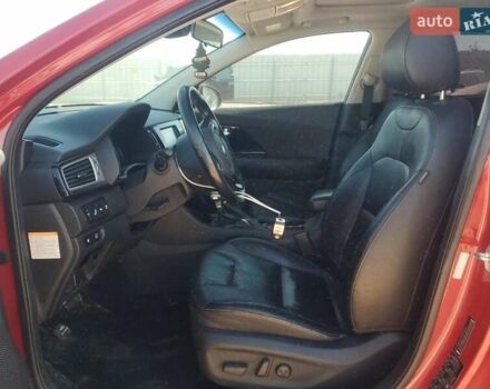 Красный Киа Niro, объемом двигателя 1.58 л и пробегом 166 тыс. км за 2850 $, фото 6 на Automoto.ua