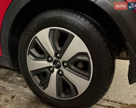 Червоний Кіа Niro, об'ємом двигуна 1.58 л та пробігом 417 тис. км за 15000 $, фото 11 на Automoto.ua