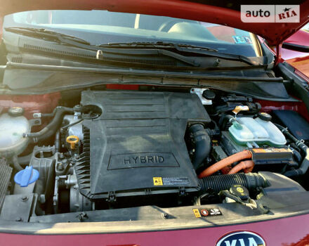 Червоний Кіа Niro, об'ємом двигуна 1.6 л та пробігом 100 тис. км за 16999 $, фото 26 на Automoto.ua