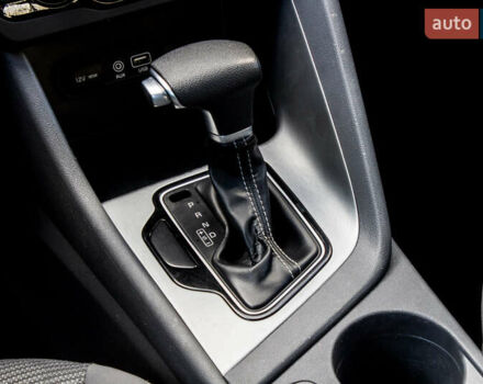 Красный Киа Niro, объемом двигателя 1.58 л и пробегом 56 тыс. км за 14500 $, фото 35 на Automoto.ua