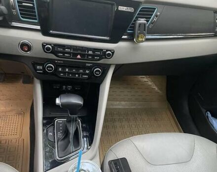 Червоний Кіа Niro, об'ємом двигуна 1.58 л та пробігом 94 тис. км за 17400 $, фото 3 на Automoto.ua