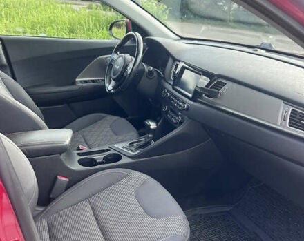 Червоний Кіа Niro, об'ємом двигуна 1.58 л та пробігом 88 тис. км за 14500 $, фото 7 на Automoto.ua