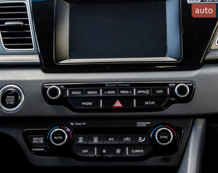 Красный Киа Niro, объемом двигателя 1.58 л и пробегом 56 тыс. км за 14500 $, фото 36 на Automoto.ua