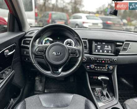 Красный Киа Niro, объемом двигателя 1.58 л и пробегом 190 тыс. км за 13000 $, фото 24 на Automoto.ua