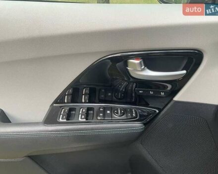 Червоний Кіа Niro, об'ємом двигуна 1.58 л та пробігом 94 тис. км за 17400 $, фото 6 на Automoto.ua