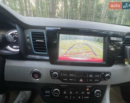Червоний Кіа Niro, об'ємом двигуна 1.58 л та пробігом 94 тис. км за 17400 $, фото 9 на Automoto.ua