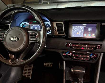 Червоний Кіа Niro, об'ємом двигуна 1.58 л та пробігом 417 тис. км за 15000 $, фото 8 на Automoto.ua